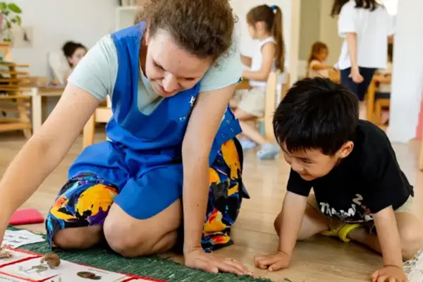 Somos una comunidad acogedora y diversa en Sarrià. Las familias encuentran un espacio de respeto y pertenencia